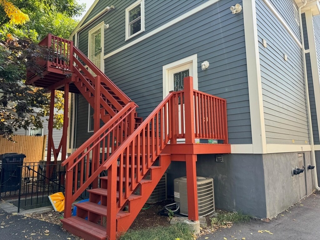 Primary Photo - 179 Rindge Ave