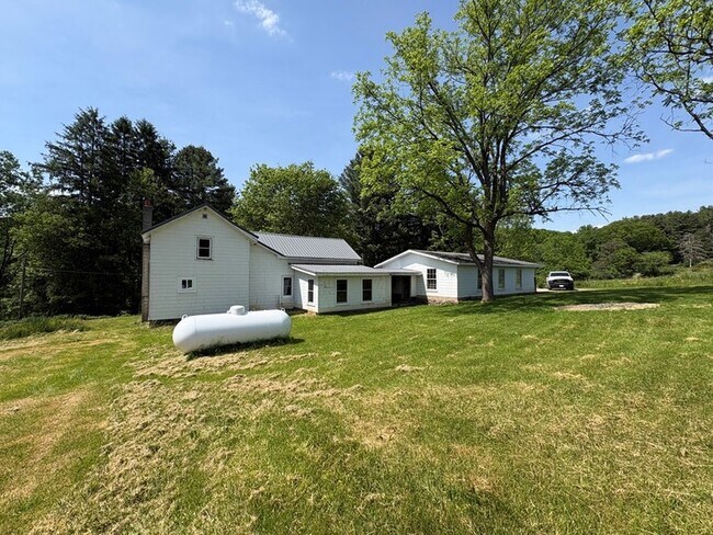 Foto del edificio - 1058 Campbell Run Rd