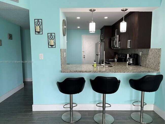 Foto del edificio - 3725 S Ocean Dr