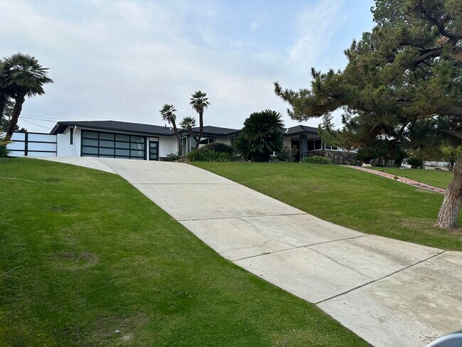 Foto del edificio - 3946 Claremont Dr