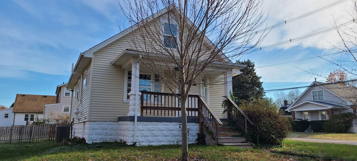 Primary Photo - Adorable 3 Bedroom Bungalow