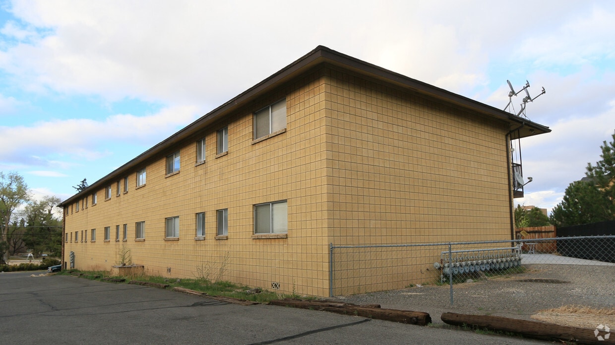 Building Photo - 1600 Idlewild Dr
