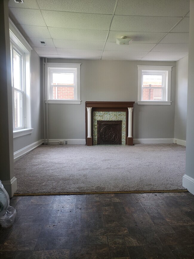 Foto del edificio - 1015 W High St