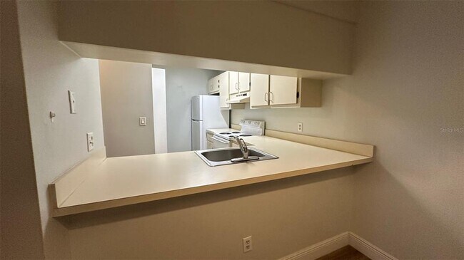 Foto del edificio - 6126 Curry Ford Rd