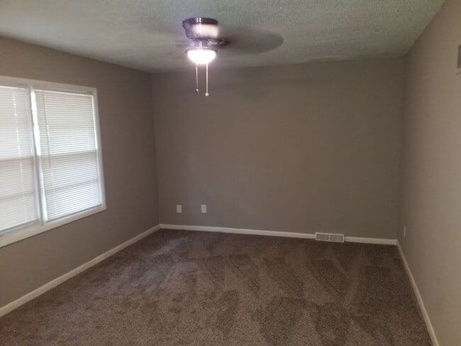 Building Photo - COMING SOON!! Oak Grove 3 Bed 2 Car garage!