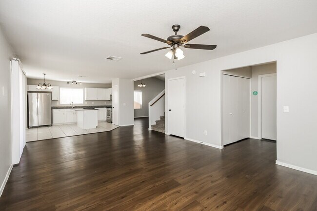 Foto del edificio - 493 E Harrison St