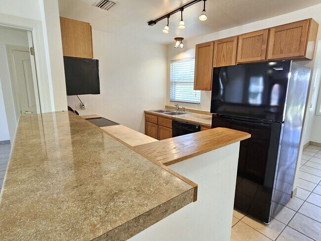 Foto del edificio - Annual Unfurnished 3 Bedroom 2 Bathroom Home in Nokomis!