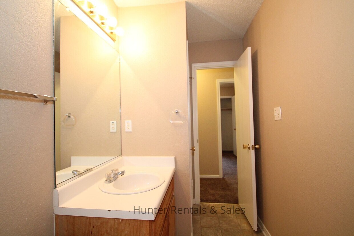 Primary Photo - Delightful Duplex!