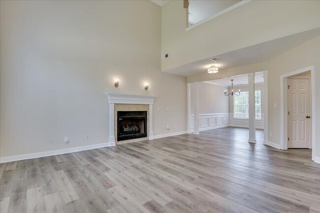 Building Photo - 614 Ventana Dr