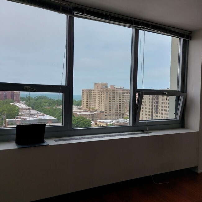 Foto del edificio - 1700 E 56th St