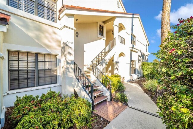 Foto del edificio - 7669 Fairway Woods Dr