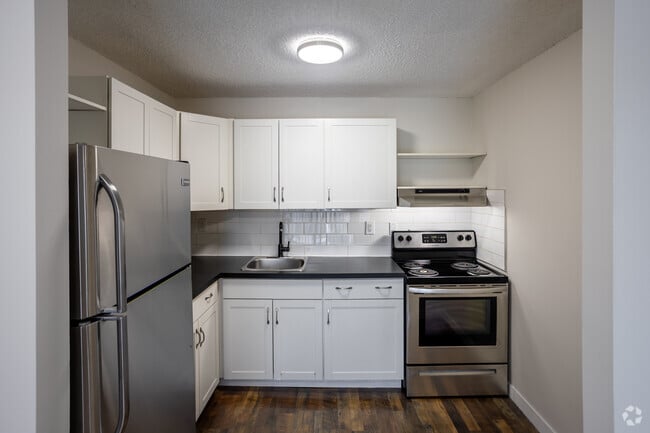 2BR, 1BA - 708SF - Kitchen - Cedarbrae Manor Apartments