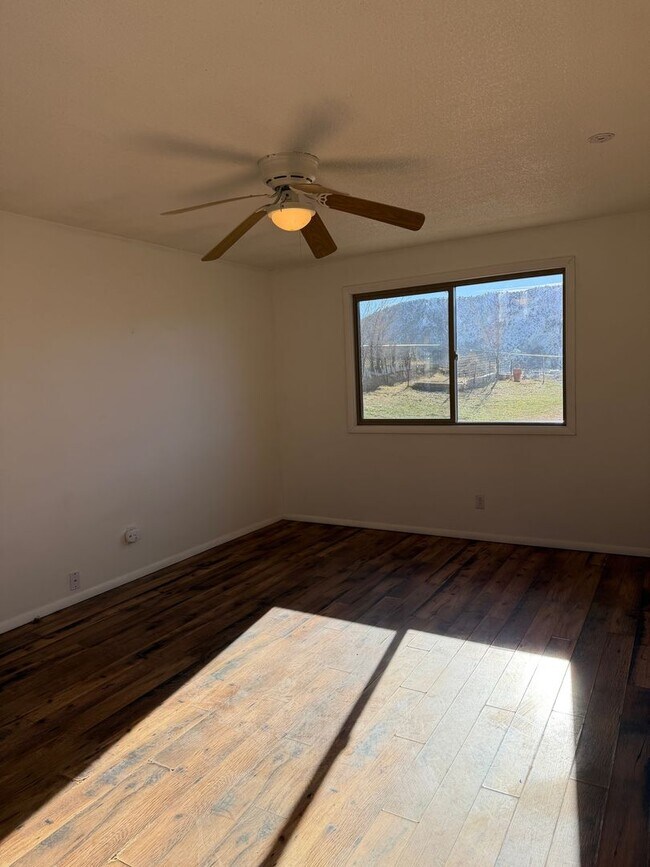 Building Photo - 411 E 1st St