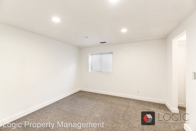 Building Photo - 5 br, 3.5 bath House - 6172 S Eagle Nest Dr