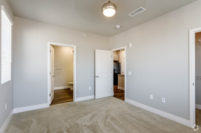 2HAB, 2BA - 1.039SF - The Overlook at Interquest Apartments