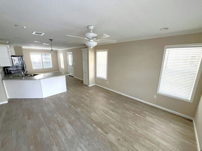 Foto del edificio - 5480 Ryegrass Ct