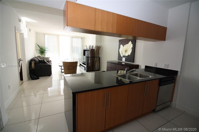 Building Photo - 1750 N Bayshore Dr 3612 Miami Fl 33132
