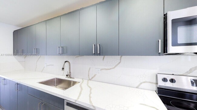 Foto del edificio - 3660 NE 166th St