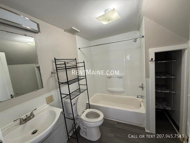 Foto del edificio - 402 Fourth St. Apt.