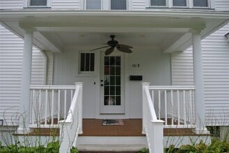 Building Photo - 161 Oakwood Ave