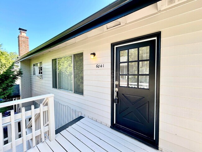 Foto del edificio - 6041 SW Valley Ave