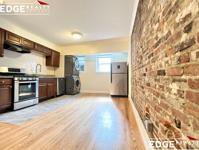 Foto del edificio - 12 Glenville Ave