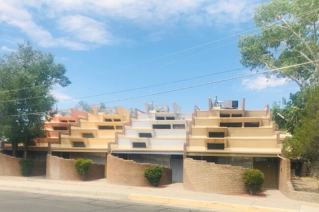 Foto del edificio - 13016 Constitution Ave NE