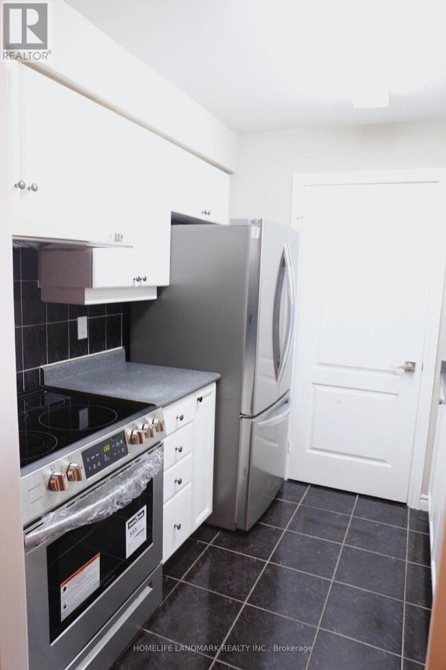 Building Photo - 18-818 Sommerset Way