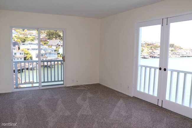 Building Photo - 2038 Paradise Dr