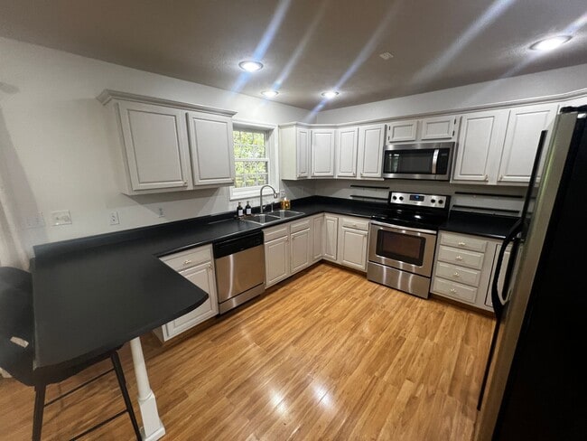 Building Photo - 846 Tremont St