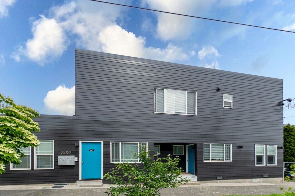 Primary Photo - Amazing 3bed/1bath Fourplex with Private B...