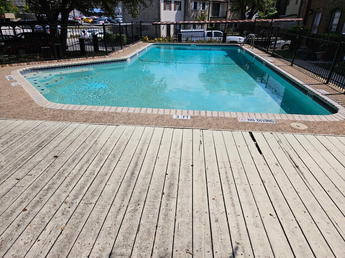 Foto principal - 6427 Wurzbach Rd