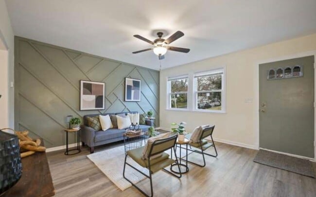 Building Photo - Beautiful Renovated 3BR/2BTH Brick Townhome