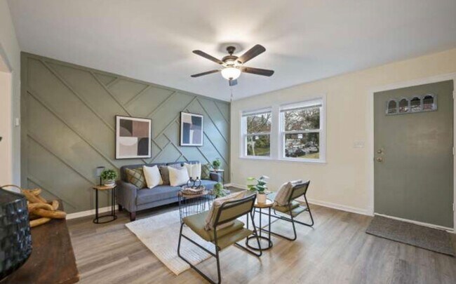 Foto del edificio - Beautiful Renovated 3BR/2BTH Brick Townhome