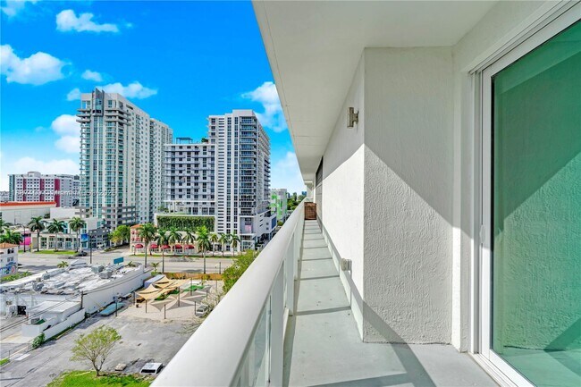 Foto del edificio - 321 NE 26th St