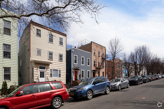 Building Photo - 260 18th St
