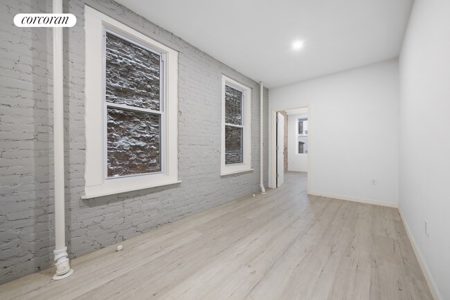 Foto del edificio - 229 E 11th St