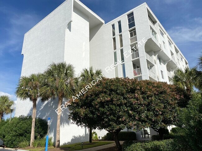 Building Photo - Harbor Views!
