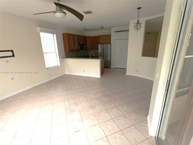 Foto del edificio - 1943 SW 149th Ave