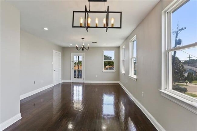 Building Photo - Spacious 2BD/1BA in Gentilly