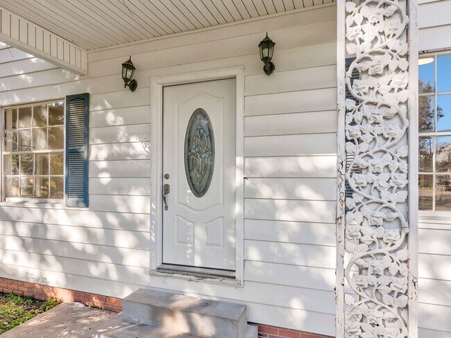 Building Photo - 4 Bedroom Single Family Home in Beaumont