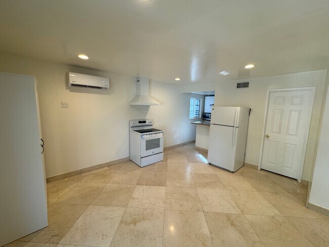 Foto del edificio - 22924 De Kalb Dr