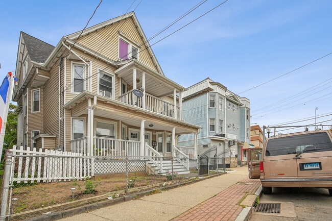 Building Photo - 1119 Stratford Ave