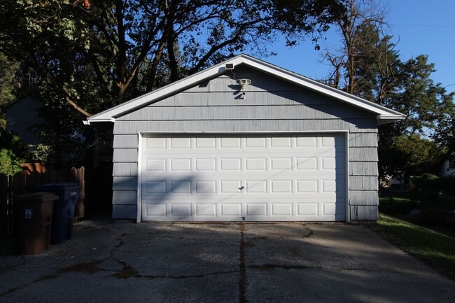 Building Photo - 2913 E 15th Ave