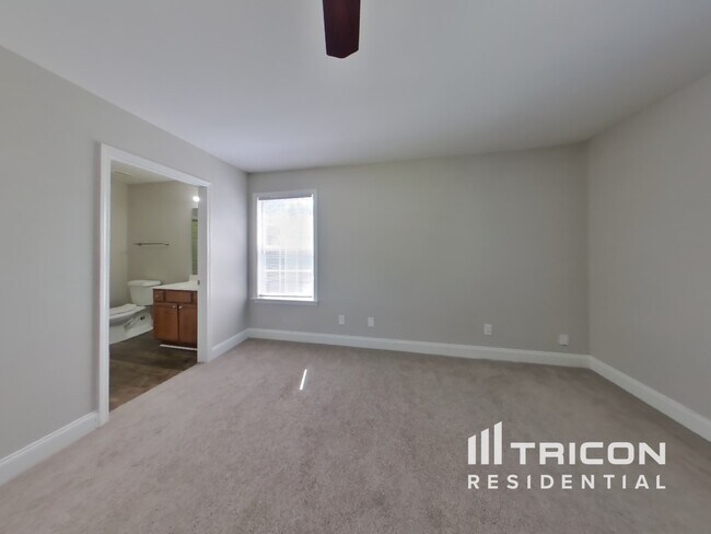Foto del edificio - 2433 Terra Dr