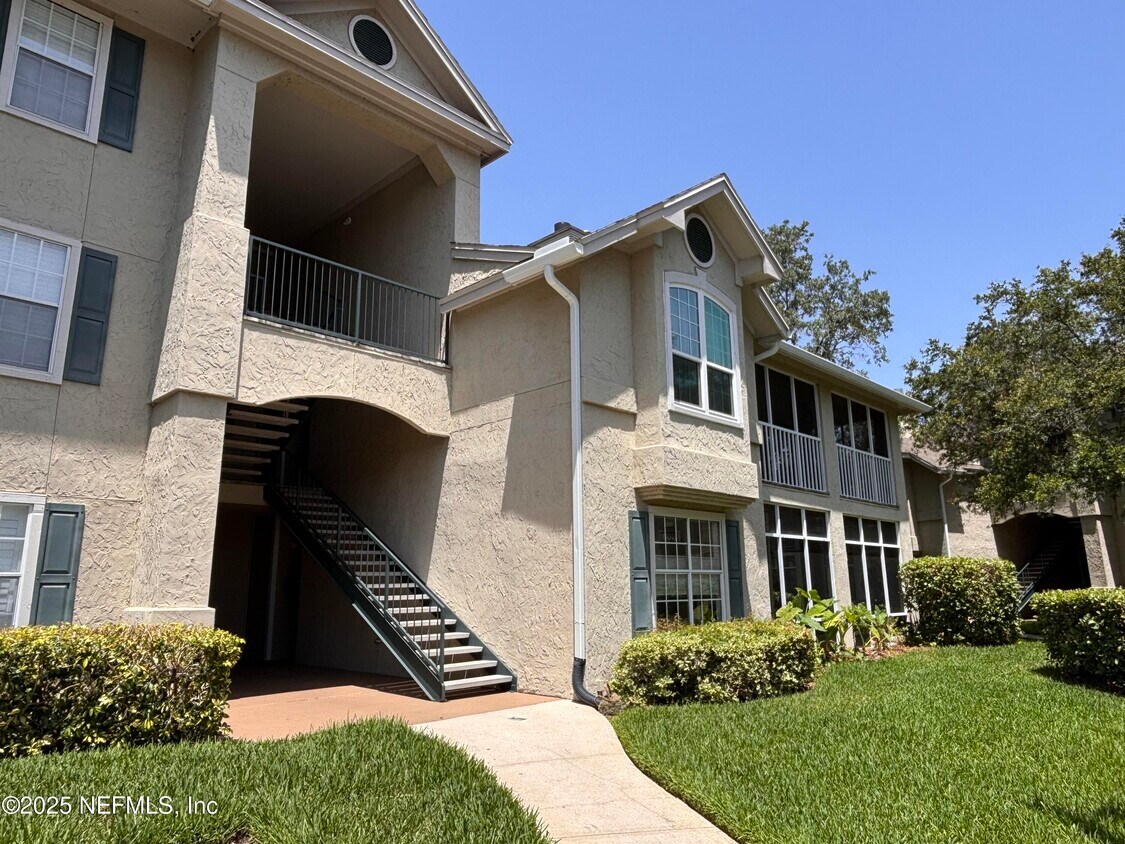 Foto principal - 900 Ironwood Dr