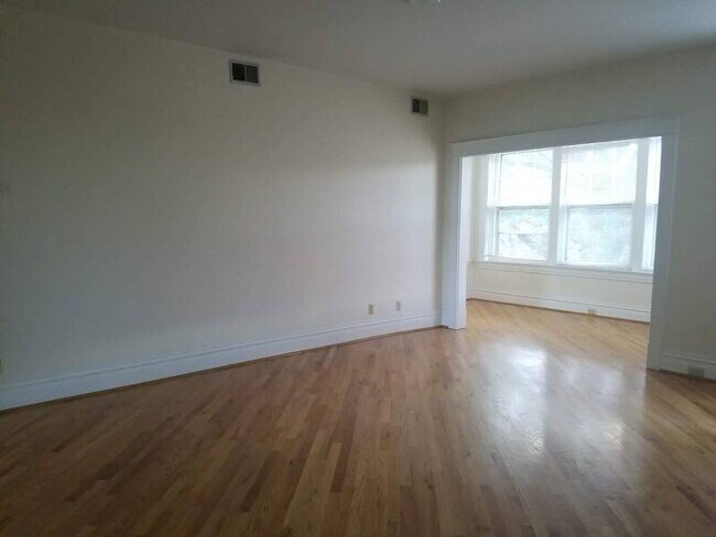 Foto del edificio - 324 Laurel St