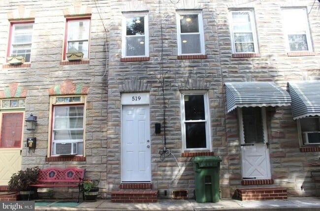 Building Photo - 519 S Port St