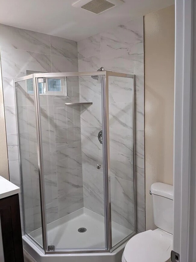 Building Photo - Unit B