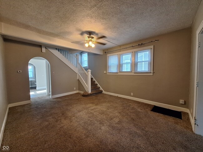 Foto del edificio - 4841 N College Ave